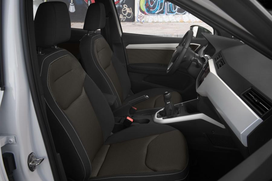 Интерьер Seat Arona Xcellence 2017 года  (WW) (фото 34 из 45)